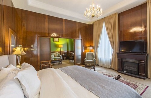 International District Hotel | LHotel Montreal