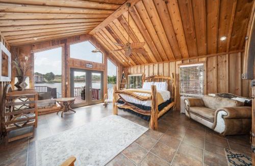 Rockwell House | Liams Lodge-Peaceful Cabin Panoramic Lake Views