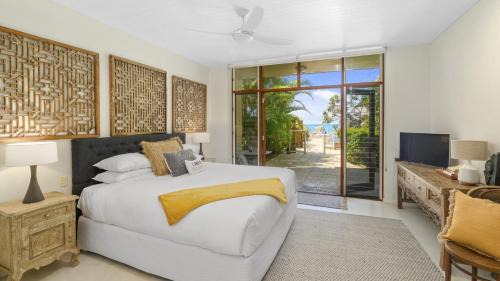 Sapphire Beach House | Liapari Beach House - Beach back yard, Pool, Spa