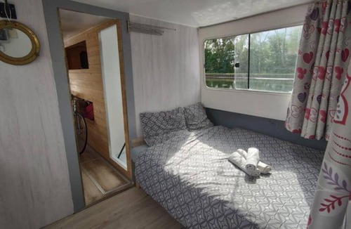 Briennon Boat Rental | Libéllule péniche nuit insolite