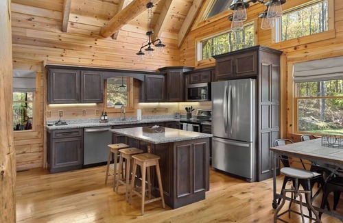 South Bloomingville House | Liberty Hill Cabin | Covered Firepit | Near Caves