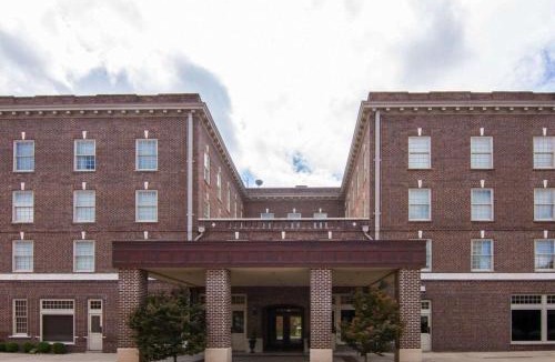 Cleburne Hotel | Liberty Hotel, an Ascend Collection Hotel