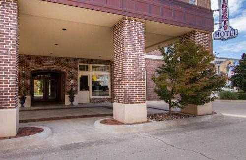 Cleburne Hotel | Liberty Hotel, an Ascend Collection Hotel