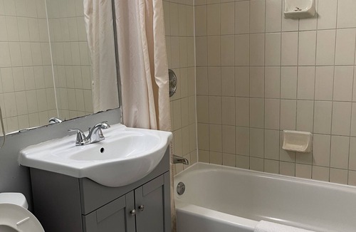 Bowmanville Hotel | Liberty Inn