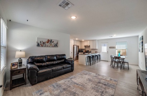Southside House | Liberty Landing – Your Relaxing Home Base Minutes from SeaWorld & Lackland