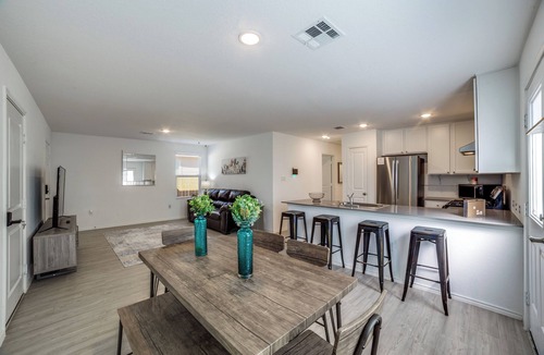 Southside House | Liberty Landing – Your Relaxing Home Base Minutes from SeaWorld & Lackland