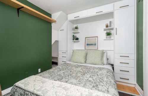King West Village Apartment | Liberty Village Home 5 mins to Lakeshore!