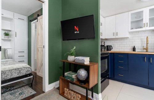 King West Village Apartment | Liberty Village Home 5 mins to Lakeshore!