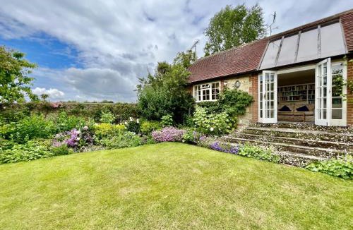 Pulborough House | Library Cottage by inspirestays-com
