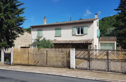 Felines-Termenes Bed & Breakfast | Libre à vous .