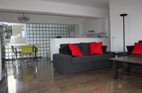 Muralto Apartment | Lichtdurchflutete Ferienwohnung mit Panorama-Sicht und Schwimmbad/Sauna