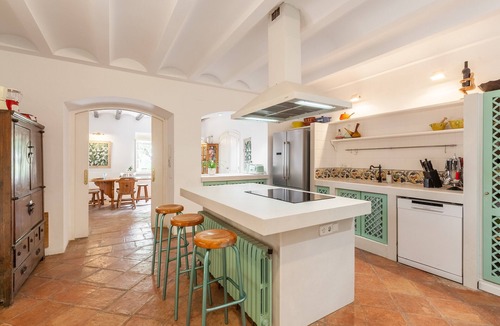 San Martin Sarroca House | Lidia Rural House for Groups: Pool, Views & Unique Experiences