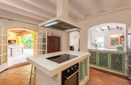 San Martin Sarroca House | Lidia Rural House for Groups: Pool, Views & Unique Experiences