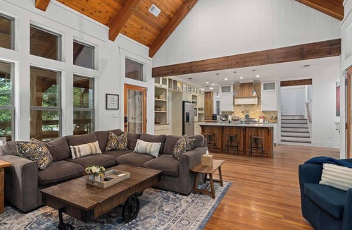 Gruene House | Life is Gruene-Riverfront Luxury-1Mi To GrueneHall