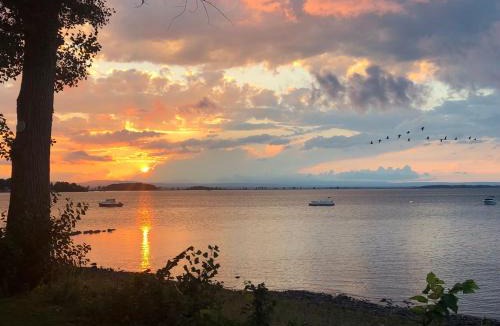 Malletts Bay House | Life on the Lake