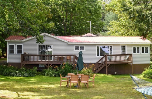 Winthrop Cottage | Life on the Lake with Private Dock & Fire Pit!