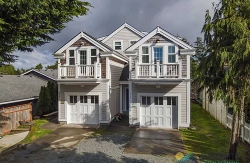 Manzanita Condo | Life`s a Beach