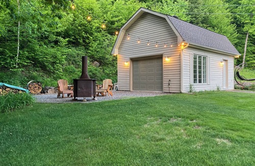 Lac-des-Seize-Iles Ski Chalet | Life-size