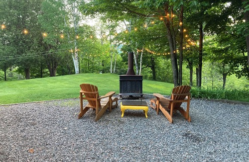 Lac-des-Seize-Iles Ski Chalet | Life-size