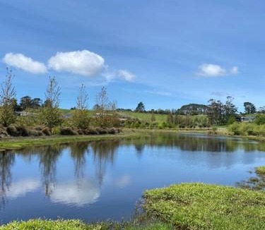 Dairy Flat House | Lifestyle Guesthouse