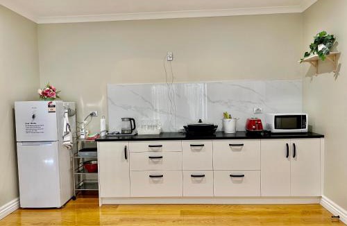 Dairy Flat House | Lifestyle Guesthouse