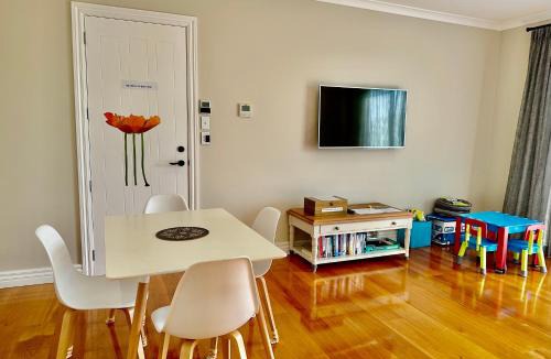 Dairy Flat House | Lifestyle Guesthouse