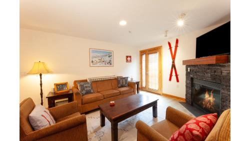 Taos Ski Valley House | Lift 1 Lookout - Snakedance Condos - WiFi - Ski Locker - Mountain Views - Shops - Restaurants