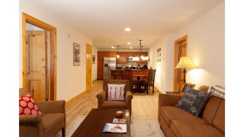 Taos Ski Valley House | Lift 1 Lookout - Snakedance Condos - WiFi - Ski Locker - Mountain Views - Shops - Restaurants