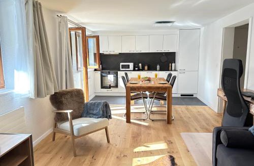 Graechen Apartment | Liftside Terrace Retreat Modern & Cozy