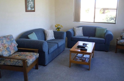 Bellara House | Light, Airy 1st Floor Unit - Marbrin Close, Bellara