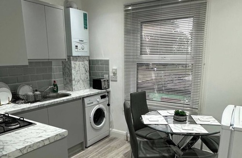 Brent Apartment | Light & Airy Double Bedroom in London