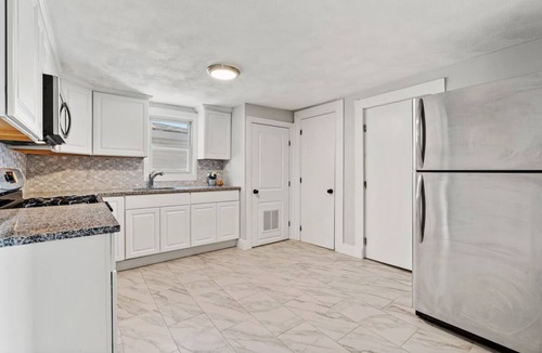 Hampton Apartment | Light and airy First floor 3-bedroom apartment by Hampton Beach