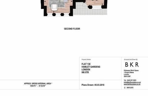 Ravenscourt Park Apartment | Light and Airy, Central Three Bed Flat