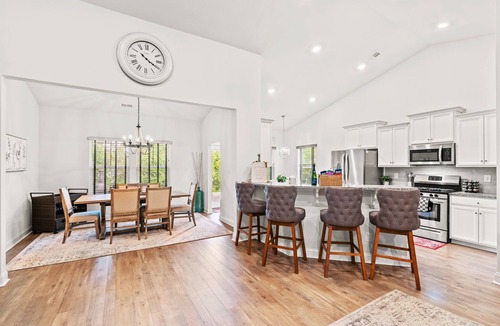 Red Hill House | Light & Bright 3BR | Golf Resort | Near Beach