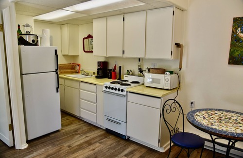 Gold Beach Cottage | Light, Bright and Cozy with River Views and Access