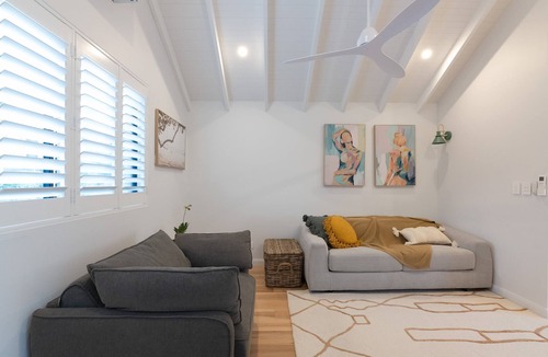 Annandale Apartment | Light, bright and Vibrant Annandale Studio