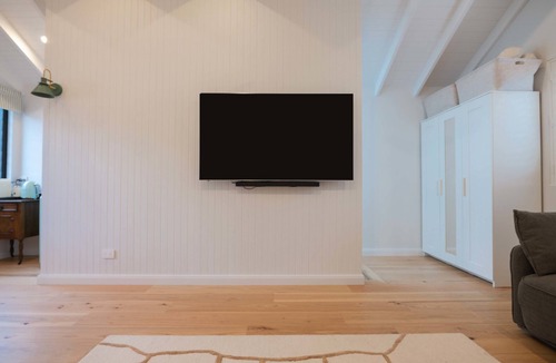 Annandale Apartment | Light, bright and Vibrant Annandale Studio