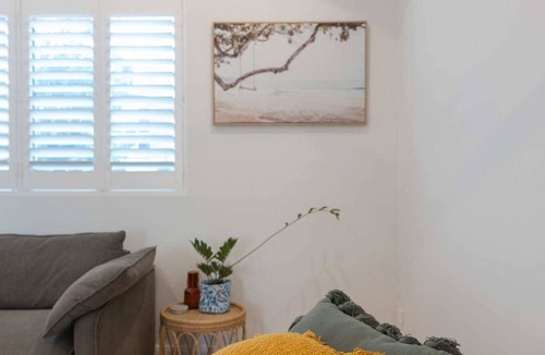 Annandale Apartment | Light, bright and Vibrant Annandale Studio