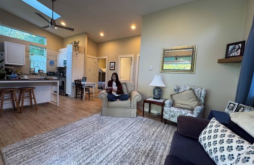 Lake Stevens Cottage | Light & Bright Modern Cottage with WiFi in charming Lake Stevens