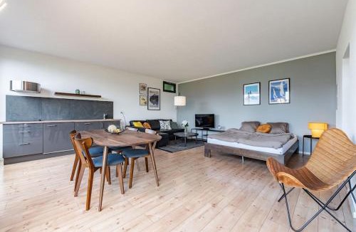 Oberhofen am Thunersee Apartment | Light-filled studio with panoramic views