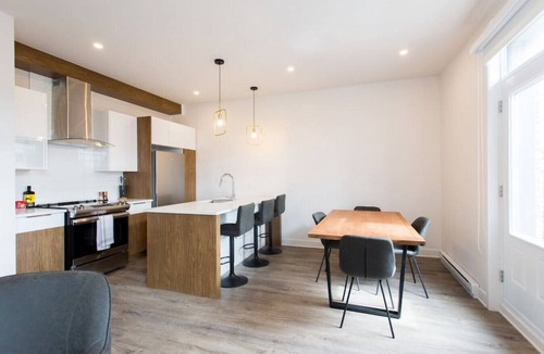 Mile End Apartment | Light Filled 2 Bdr Unit in Mile End by Denstays