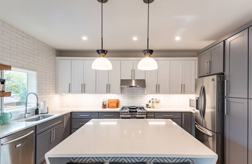 Govalle House | Light-Filled 4BR Retreat near East Side Hotspots