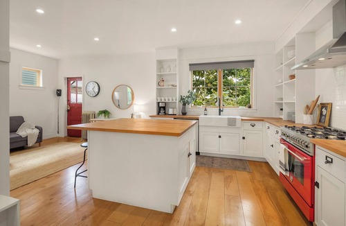 Queen Anne House | Light filled 6BR Home w/Game Lounge + Private Guest Suite Walkable Minutes 2 DT