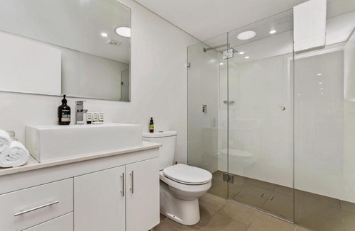 Waverton Apartment | Light filled apartment with sweeping harbour views