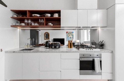 Collingwood Apartment | Light-filled Artistic Getaway - Smith St