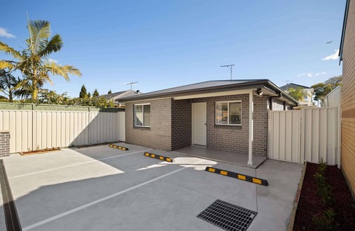 Brighton-le-Sands Apartment | Light Filled 3-Bed Coastal Home at Brighton Beach