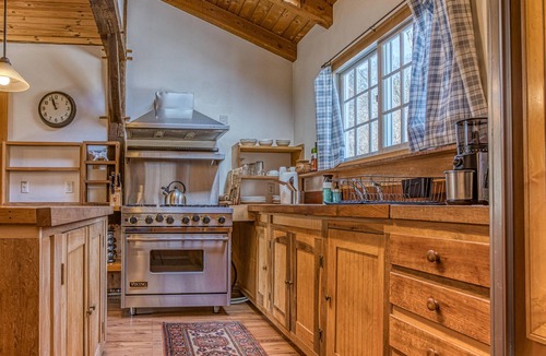 Stockbridge Cottage | Light-filled Carpenter's Cottage w/EV charger!