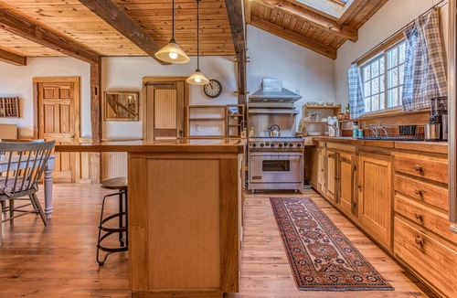 Stockbridge Cottage | Light-filled Carpenter's Cottage w/EV charger!