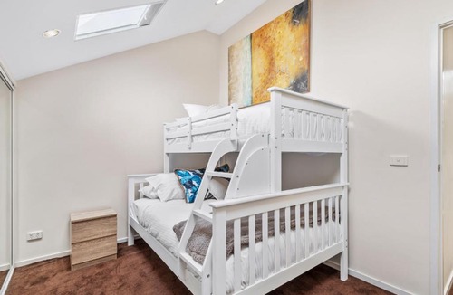 Williamstown Apartment | Light-filled coastal living - walk everywhere