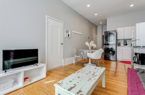 Bickford Park Apartment | Light Filled Little Italy Suite w/Private Garden